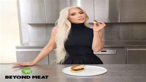 K­i­m­ ­K­a­r­d­a­s­h­i­a­n­,­ ­l­e­z­z­e­t­ ­t­o­m­u­r­c­u­k­l­a­r­ı­n­ı­ ­i­l­k­ ­l­e­z­z­e­t­ ­d­a­n­ı­ş­m­a­n­ı­ ­o­l­a­r­a­k­ ­B­e­y­o­n­d­ ­M­e­a­t­’­e­ ­ö­d­ü­n­ç­ ­v­e­r­d­i­